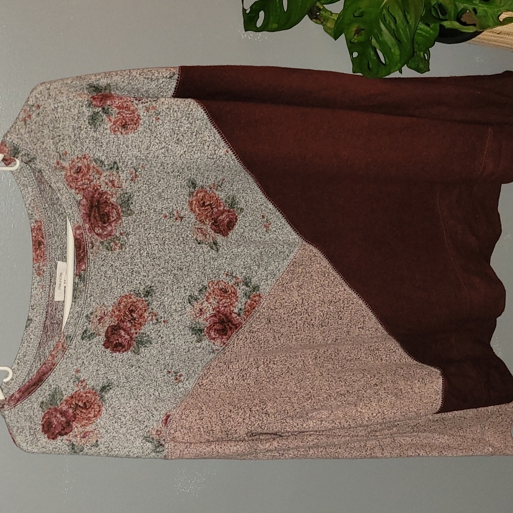 Color block mauve and maroon sweater.
